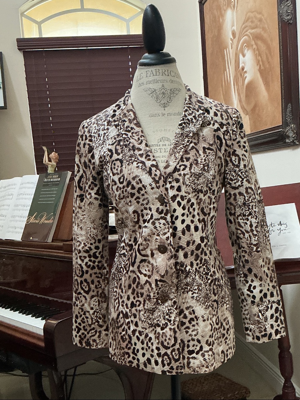 Chico's Leopard Print Blazer in Beige and Brown Size 1 or Med in standard size